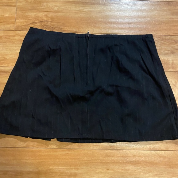 Vintage Pinstripe 90’s Pleated Mini Skirt - Picture 3 of 4